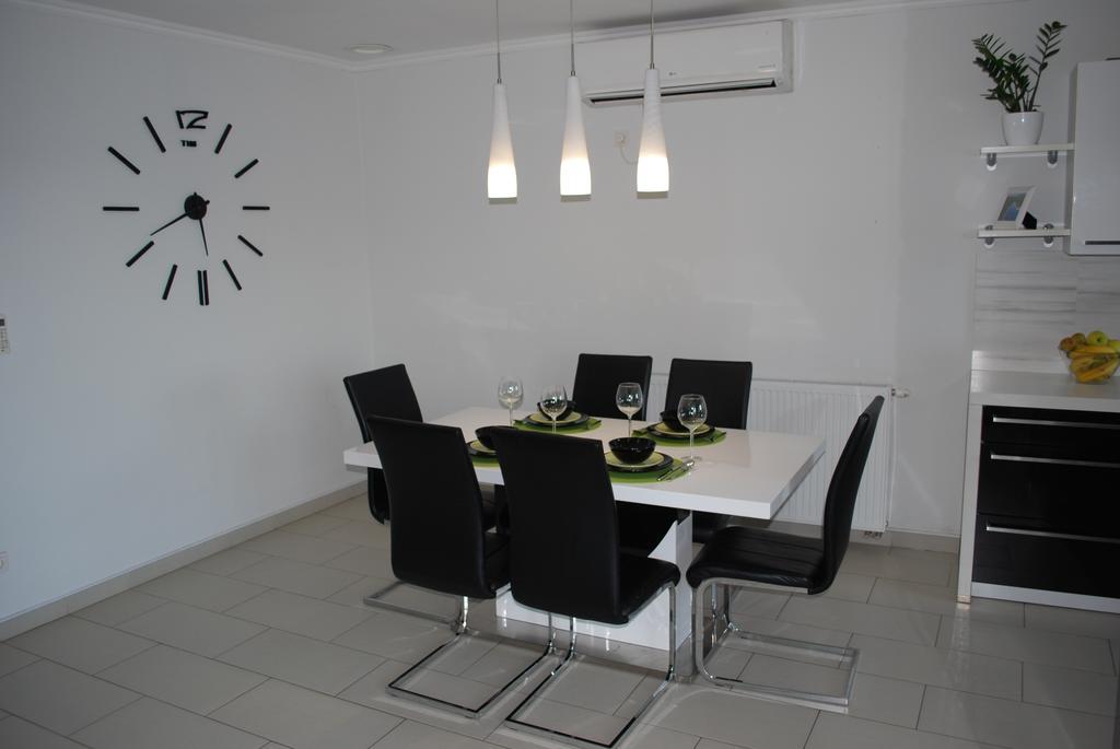 R&N Apartment Zavalatica Extérieur photo